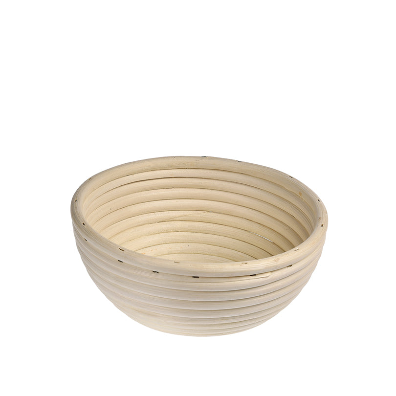 Cestino per lievitazione in rattan naturale, così l'impasto tiene la forma desiderata. Il materiale naturale dà all'impasto ossigeno a sufficienza per ottenere un risultato soffice e vaporoso. Ideale anche come cestino per servire il pane a tavola. Dimensioni: cm ø 18 x 7,5 h: In negozio e online su tuttochic.it