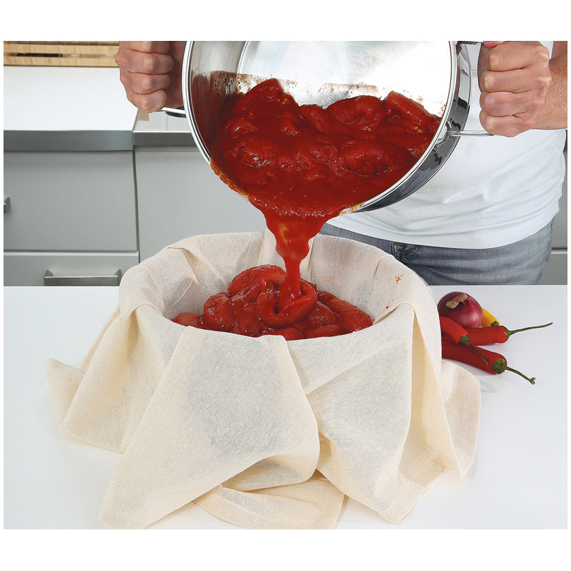 Il canovaccio filtrante KÜCHENPROFI, realizzato in cotone naturale, è un'aiutante indispensabile in cucina. Permette di chiarificare il brodo, di estrarre succhi o di preparare il latte vegano o formaggio fatto in casa. A prova di strappo e riutilizzabile. Lavabile a 60°C. In negozio e online su tuttochic.it