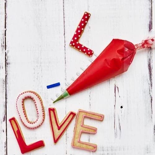 Sacca da pasticcere monouso Comfort, trasparente cm 21, per realizzare squisite decorazioni su dolci e praline 10 pezzi su rotolo Igienica Antistrappo Con superfice gommata per una presa sicura Con 10 bocchette monouso. In negozio e online su tuttochic.it