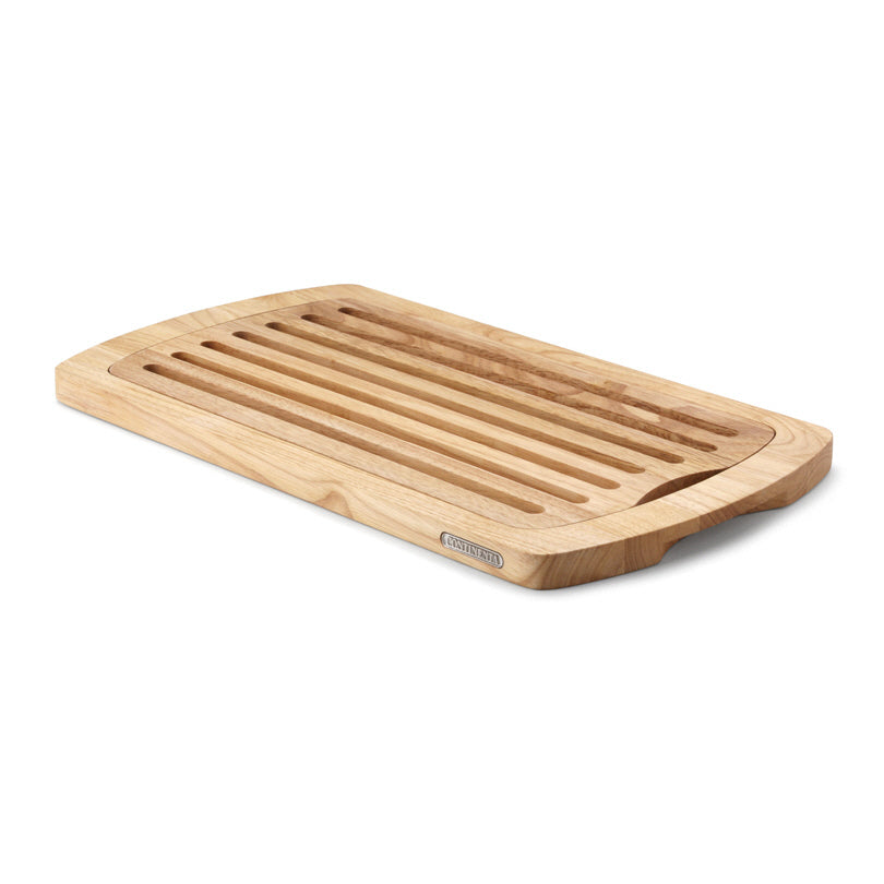 Ampio tagliere dalla forma classica con piedini antiscivolo. Igienico e di facile da pulire, grazie all'inserto rimovibile. Pulirlo solo con un panno umido. Non metterlo a bagno. Non adatto per lavastoviglie. Dimensioni: cm 42 x 27,5 x 2. In negozio e online su tuttochic.it