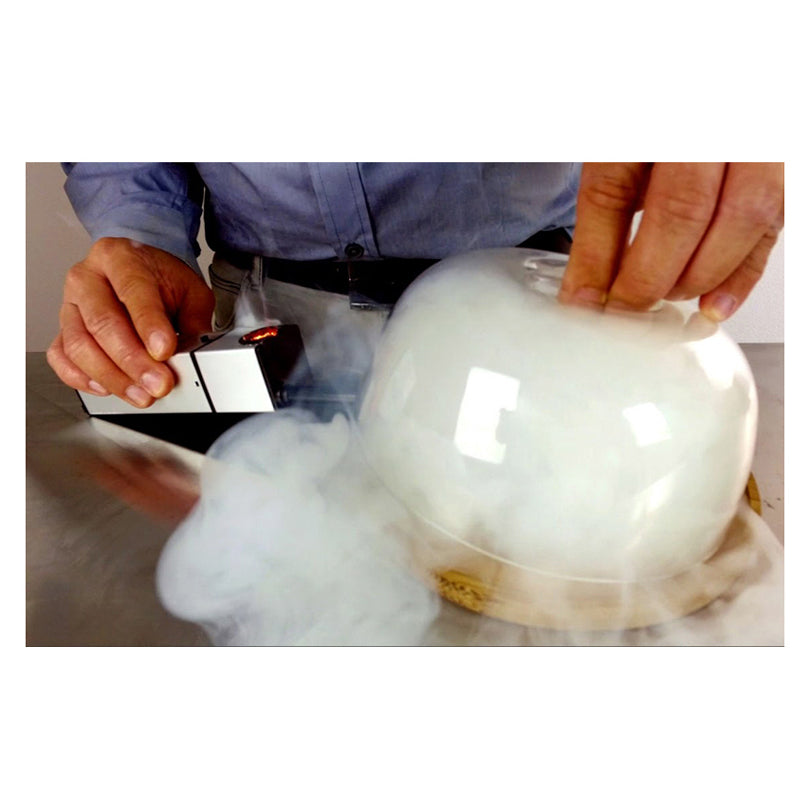 Ideale per aromatizzare alimenti come il prosciutto, il formaggio o la carne. Dotato di un tubo da 25 cm per l'affumicatura in contenitori o sacchetti chiudibili. Adatto anche per aromatizzare alimenti con té o erbe aromatiche. Smontabile ed alimentato da batterie. In negozio e online su tuttochic.it