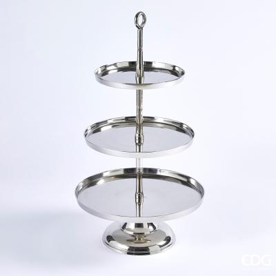 Alzata a 3 piani in metallo cromato. Dimensioni: altezza cm. 75, diametro cm. 41