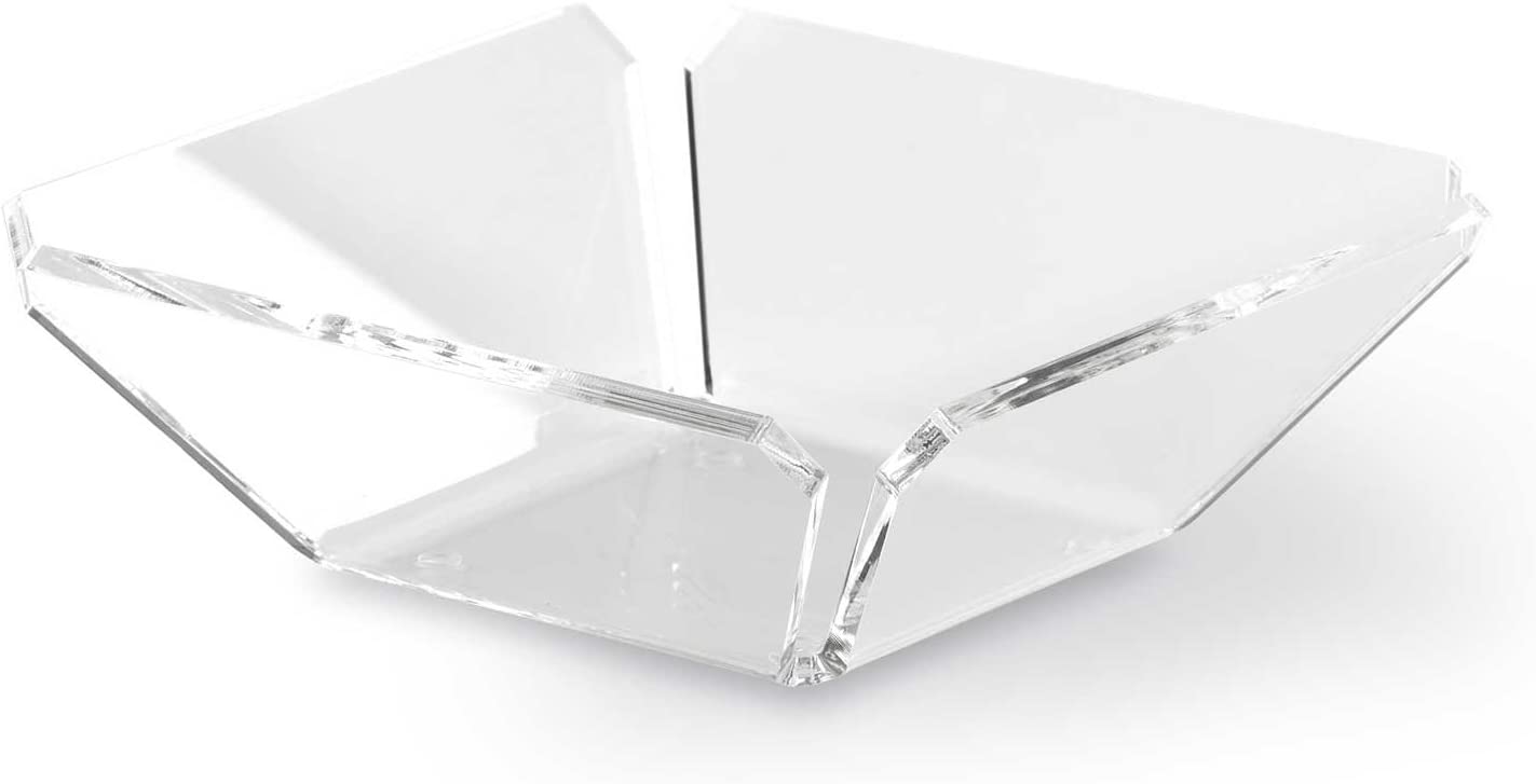 Cestino in cristallo acrilico trasparente , ideale per chi ama le linee essenziali dal gusto minimal. Dimensioni cm 21x21x7,5. Spessore PMMA mm 4. In negozio e online su tuttochic.it