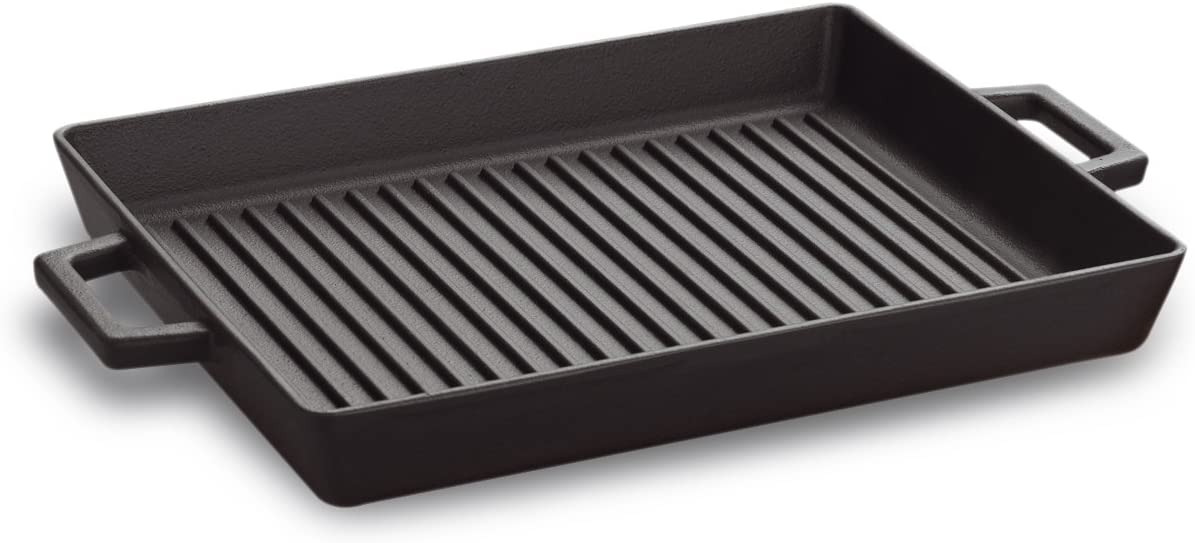 Bistecchiera in ghisa cm 26 x 32. La ghisa trasferisce il calore quattro volte più lentamente dell’alluminio ed è perciò ideale per cotture lente permettendo al cibo di cuocere gradualmente, senza perdere i propri liquidi. È inoltre ideale per preparare cibo abbrustolito e grigliato In negozio e online su tuttochic.it
