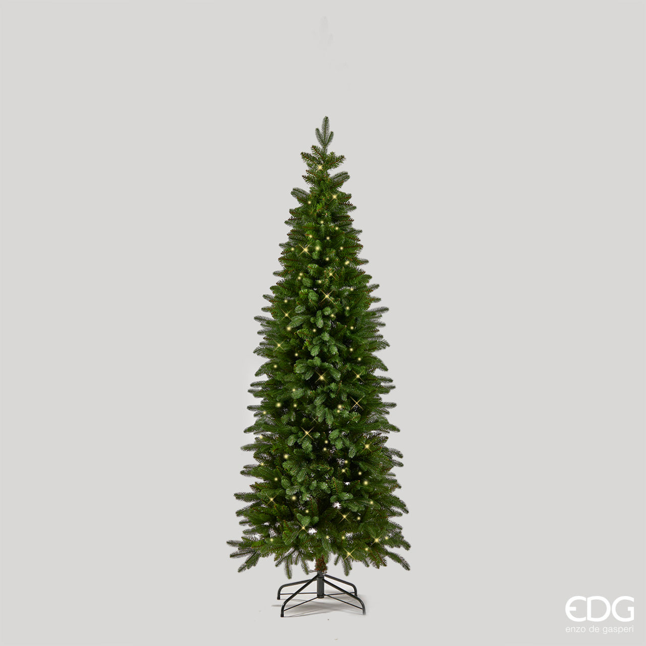 Pino Slim, albero di natale alto 180 cm con 360 mini led, largo cm 71 e composto da 1094 rametti, ideale per chi cerca un albero elegante e che occupi poco spazio. Base in metallo Facile da montare e da riporre Materiale ignifugo e atossico Apertura rami albero ad ombrello. In negozio e online su tuttochic.it
