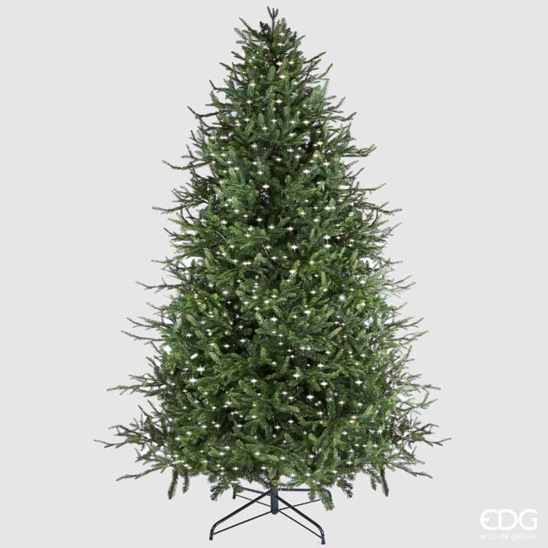 Pino Luxury, albero di Natale alto 180 cm con 3000 mini led e diametro di 136 cm con 2264 rami. Base in metallo Facile da montare e da riporre Materiale ignifugo e atossico Apertura rami albero ad ombrello Colore: Verde. Alimentazione: 230V Consumo 15W. In negozio e online su tuttochic.it