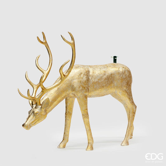Base Cervo per albero di Natale, realizzato in resina pesante e dipinto a mano color oro. Utilizzabile come base per alberi da 150, 180 e 210 cm di altezza. Supporta fino a 50 kg. Dimensioni Cervo: Altezza: cm 140 Lunghezza: cm 162 Larghezza: cm 53 Peso: Kg 21. In negozio e online su tuttochic.it