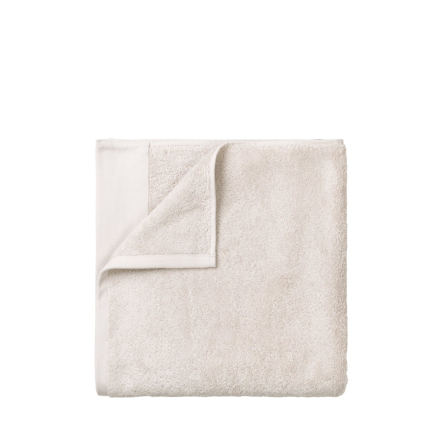 Naturale, delicato ed ecologico. Il telo da bagno RIVA soddisfa le più alte esigenze di coccole. Solo filati di cotone di alta qualità sono stati tessuti insieme durante la produzione. Con un bordo di rifinitura fine. Lavabile a 60 gradi. Dimensioni: cm 50 x 100 x 0,3. In negozio e online su tuttochic.it