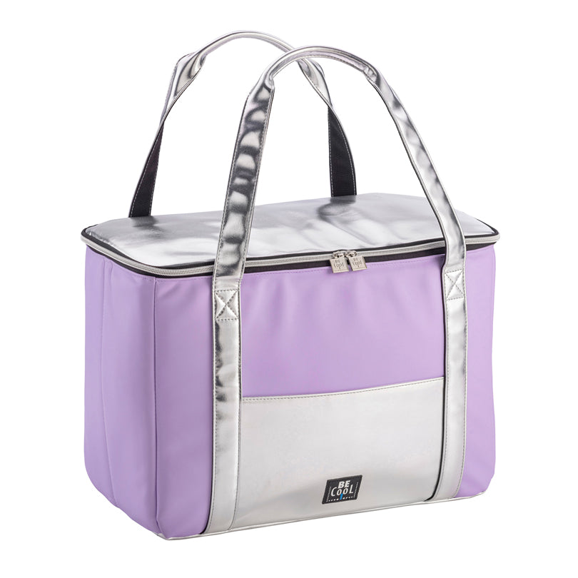 La borsa termica mantiene al fresco frutta, bevande e molto altro. Utilizzabile in molteplici occasioni come shopping, campeggio, tempo libero, gite e palestra ecc. Realizzata in PU e con materiale isolante-EPE di alta qualità. Capacità 28 litri. Dimensioni: cm 44 x 22 x 29 h. In negozio e online su tuttochic.it
