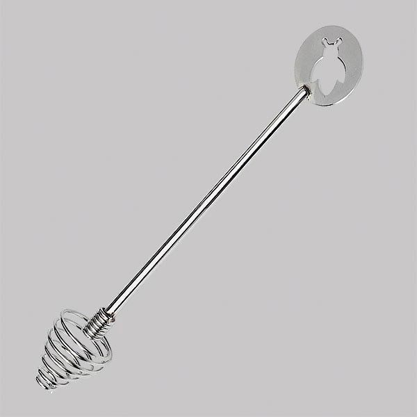 Cucchiaio servimiele in acciaio inox. Dimensioni: cm 17 Lavabile in lavastoviglie. In negozio e online su tuttochic.it