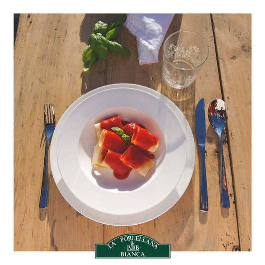 Confezione di 12 piatti da tavola in pregiata porcellana Bone China bianca composto da: 4 piatti piani ø cm 27 4 piatti fondi ø cm 23 4 piatti frutta ø cm 20. Lavabile in lavastoviglie Utilizzabile in microonde Utilizzabile in forno tradizionale. In negozio e online su tuttochic.it