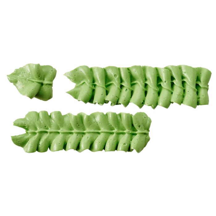 Bocchetta N. 70 a foglia per sac a poche realizzato in un unico pezzo in acciaio inox, ideale per creare decorazioni artistiche su cupcake, crostate e pasticcini. Dimensioni: 2,4 x 2,4 x 4,4 cm, foro di uscita Ø 13 mm. In negozio e online su tuttochic.it