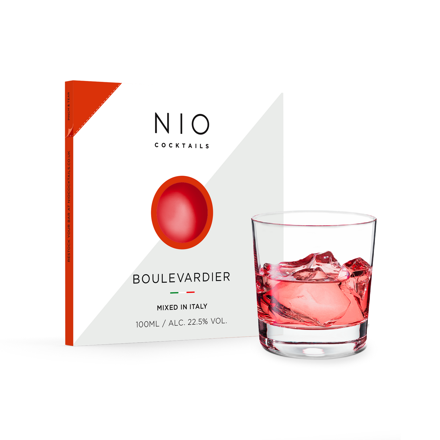 Cocktail Boulevardier Il Bulleit Bourbon aggiunge un ricco calore a questo sofisticato cocktail agrodolce. I cocktail NIO sono creati su ricetta di Patrick Pistolesi, miscelati artigianalmente in Italia con i migliori spirit e confezionati in packaging di design 100% riciclabile. In negozio e online su tuttochic.it