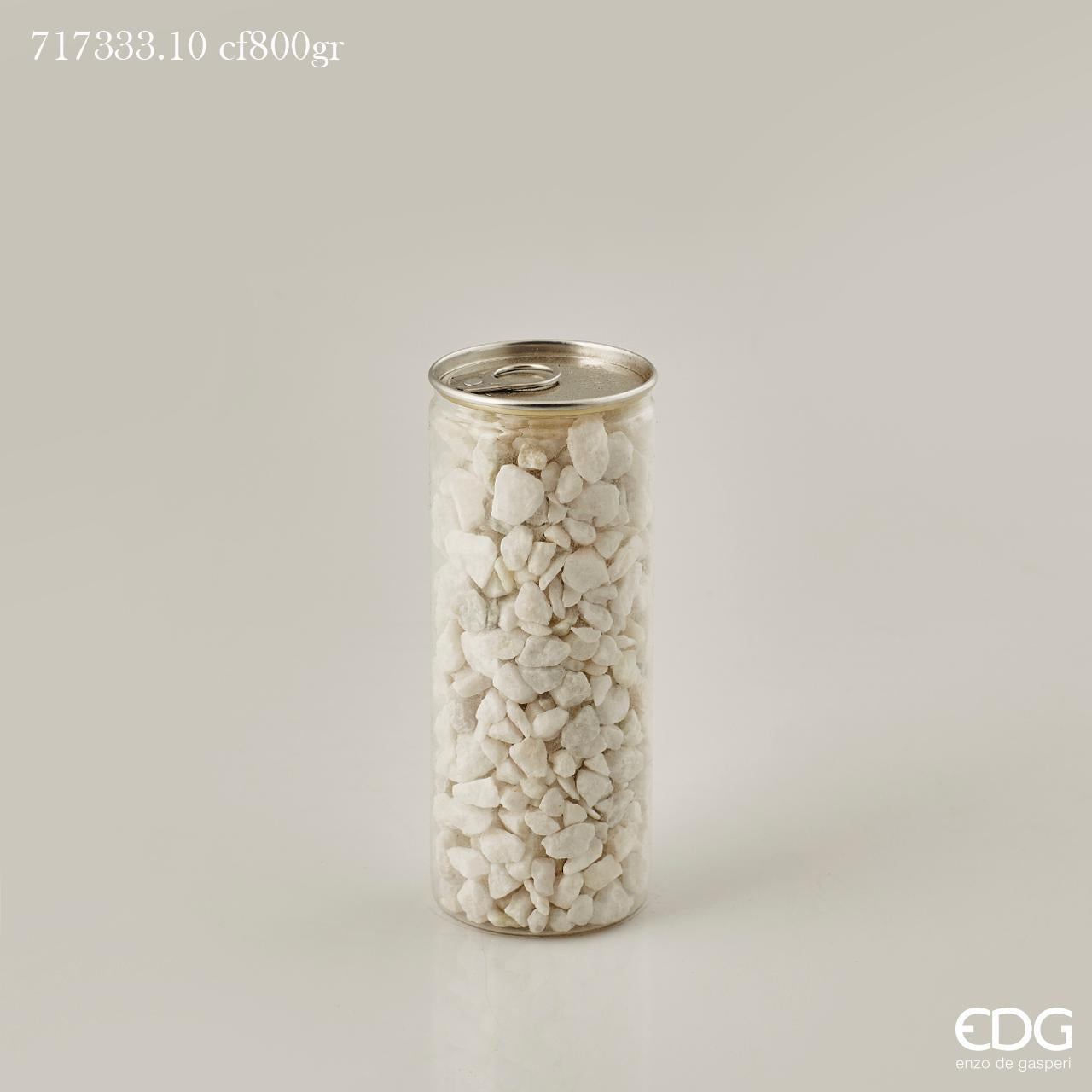 Ghiaia grossa in confezione da 800 gr. Solo uso decorativo, non è un giocattolo. Tenere fuori dalla portata dei bambini. In negozio e online su tuttochic.it