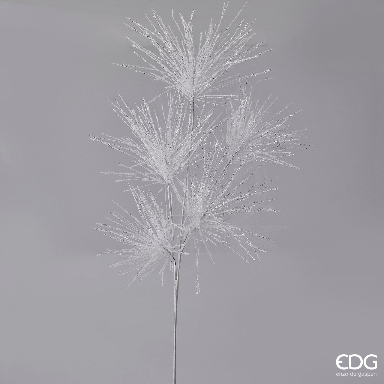 Ramo Sparkler Bell bianco cm 110. Inserito in una composizione di fiori, questo ramo dà volume e un aspetto più raffinato. In negozio e online su tuttochic.it