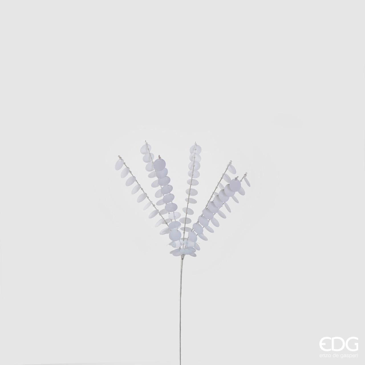 Ramo in metallo e pvc di colore bianco lucido cm 51. Inserito tra i rami dell'albero di Natale o in una composizione di fiori, questo rametto dà volume e un aspetto più raffinato.