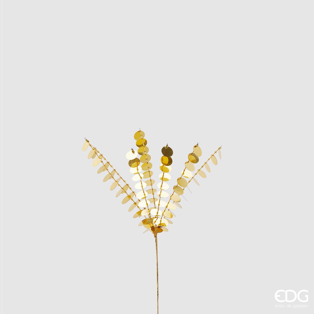 Ramo in metallo e pvc di colore oro lucido cm 51. Inserito tra i rami dell'albero di Natale o in una composizione di fiori, questo rametto dà volume e un aspetto più raffinato. In negozio e online su tuttochic.it