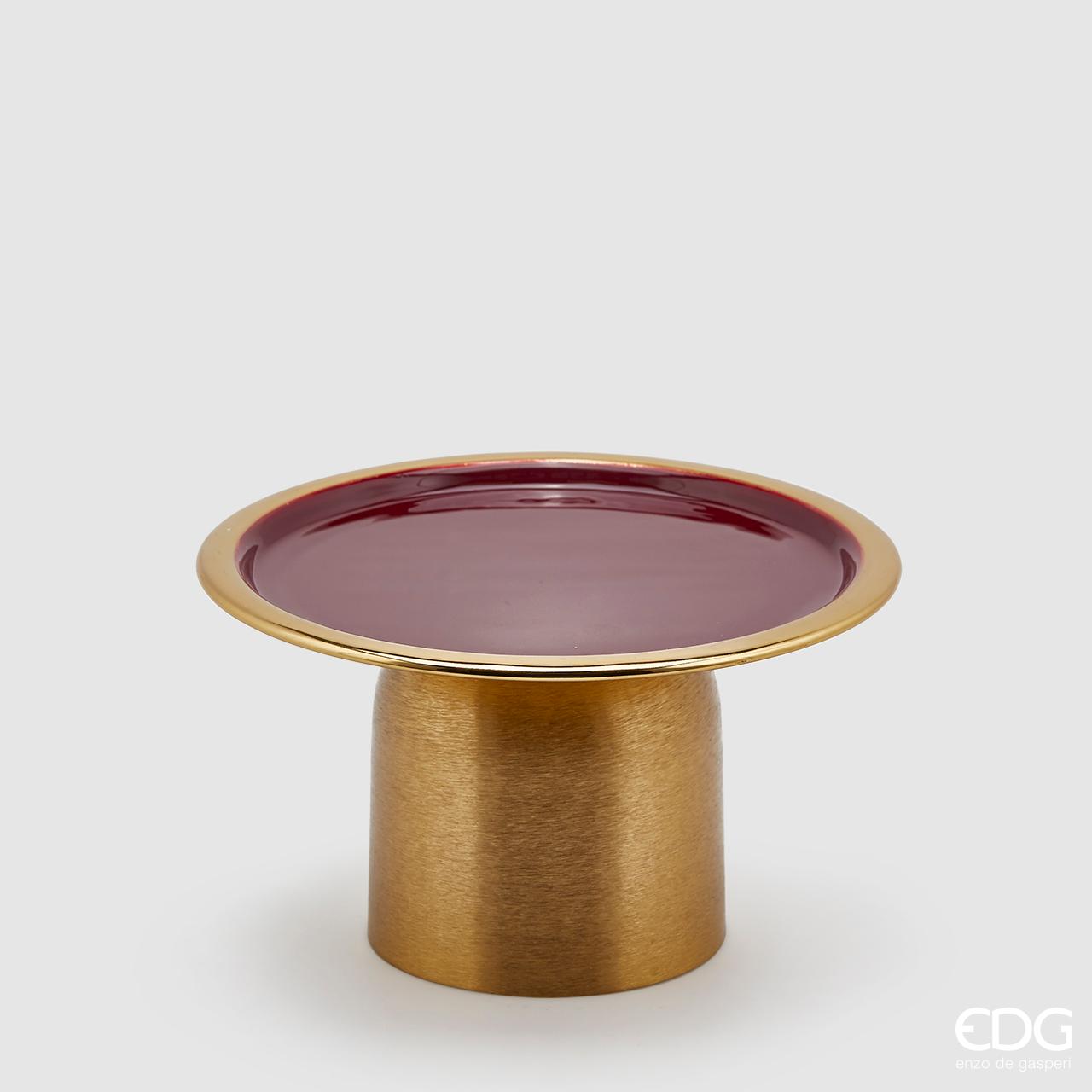 Alzata tonda in metallo color oro con piano smaltato di colore bordò. Dimensioni: cm diametro cm 25, altezza cm 14. In negozio e online su tuttochic.it