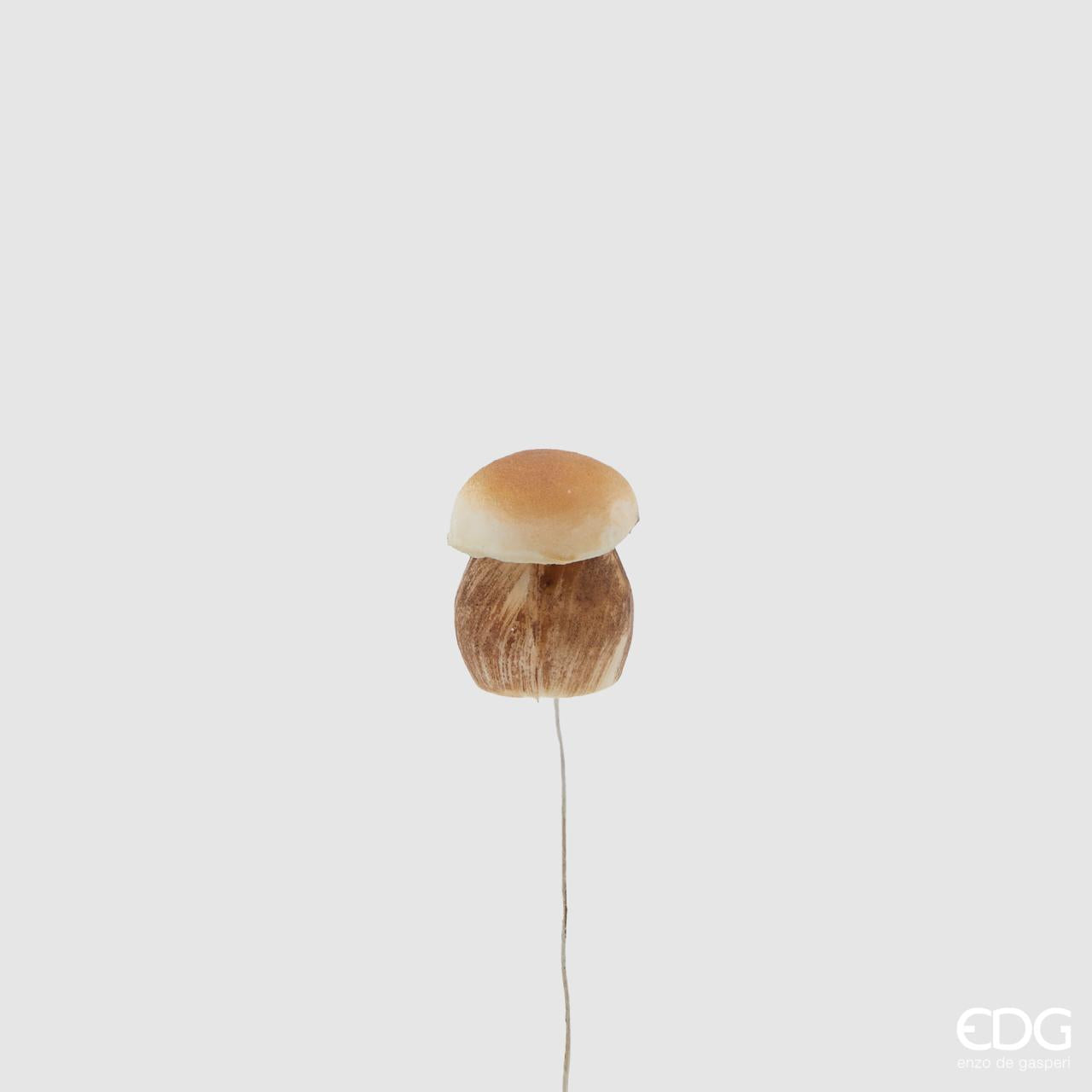 Fungo Porcino artificiale in lattice. Dimensioni: cm Ø 5 x 6 h. Uso decorativo, non è un giocattolo. Tenere fuori dalla portata dei bambini . In negozio e online su tutttochic.it