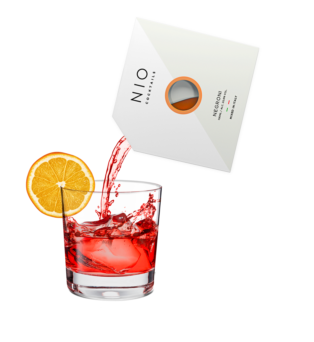 Cocktail Negroni un equilibrio secco e agrodolce di amari, Vermouth Cocchi e Gin Tanqueray. Degusta un cocktail di alta qualità, ovunque lo desideri: bastano 3 gesti... 1. AGITA Scegli il tuo NIO Cocktails preferito e tieni pronto un bicchiere pieno di ghiaccio. 2. STRAPPA 3. VERSA. In negozio e online su tuttochic.it