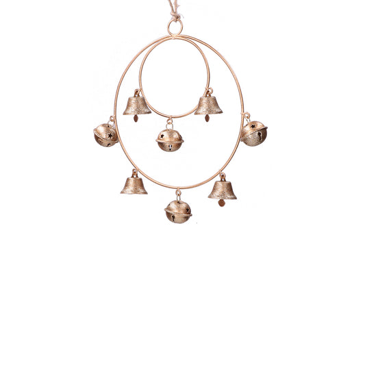 Cerchio in metallo color oro con sonagli. Dimensioni: diametro cm 16. In negozio e online su tuttochic.it