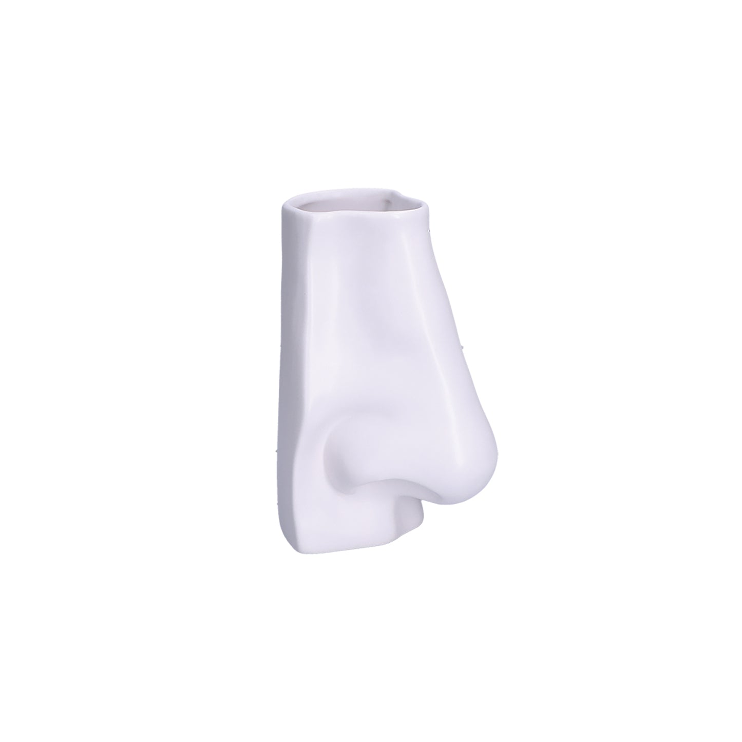 Vaso decorativo in ceramica di colore bianco. Collezione Augusto Dimensioni: cm 14 x 12,3 x h 20. In negozio e online su tuttochic.it