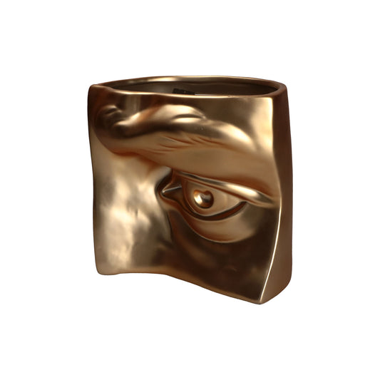 Vaso decorativo in ceramica di colore oro. Collezione Augusto oro. Dimensioni: cm 18 x 15 x h 18. In negozio e online su tuttochic.it