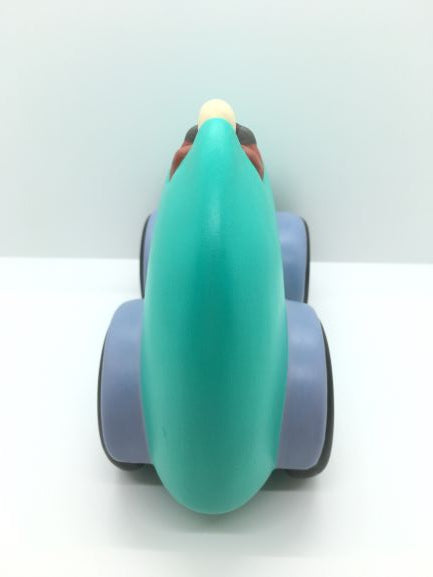 Auto da corsa in ceramica interamente prodotta e dipinta a mano. Made in Italy Dimensioni: cm 10 x 20 x 17 h