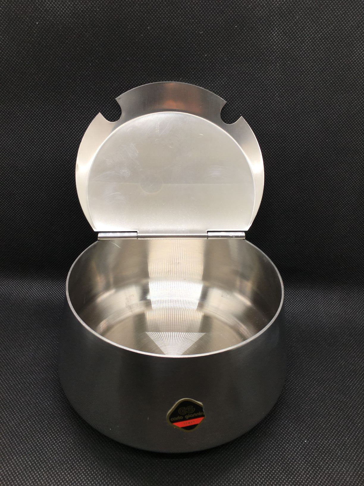 Zuccheriera da banco in acciaio inox 18/10. Dimensioni: cm 14 x 9 h