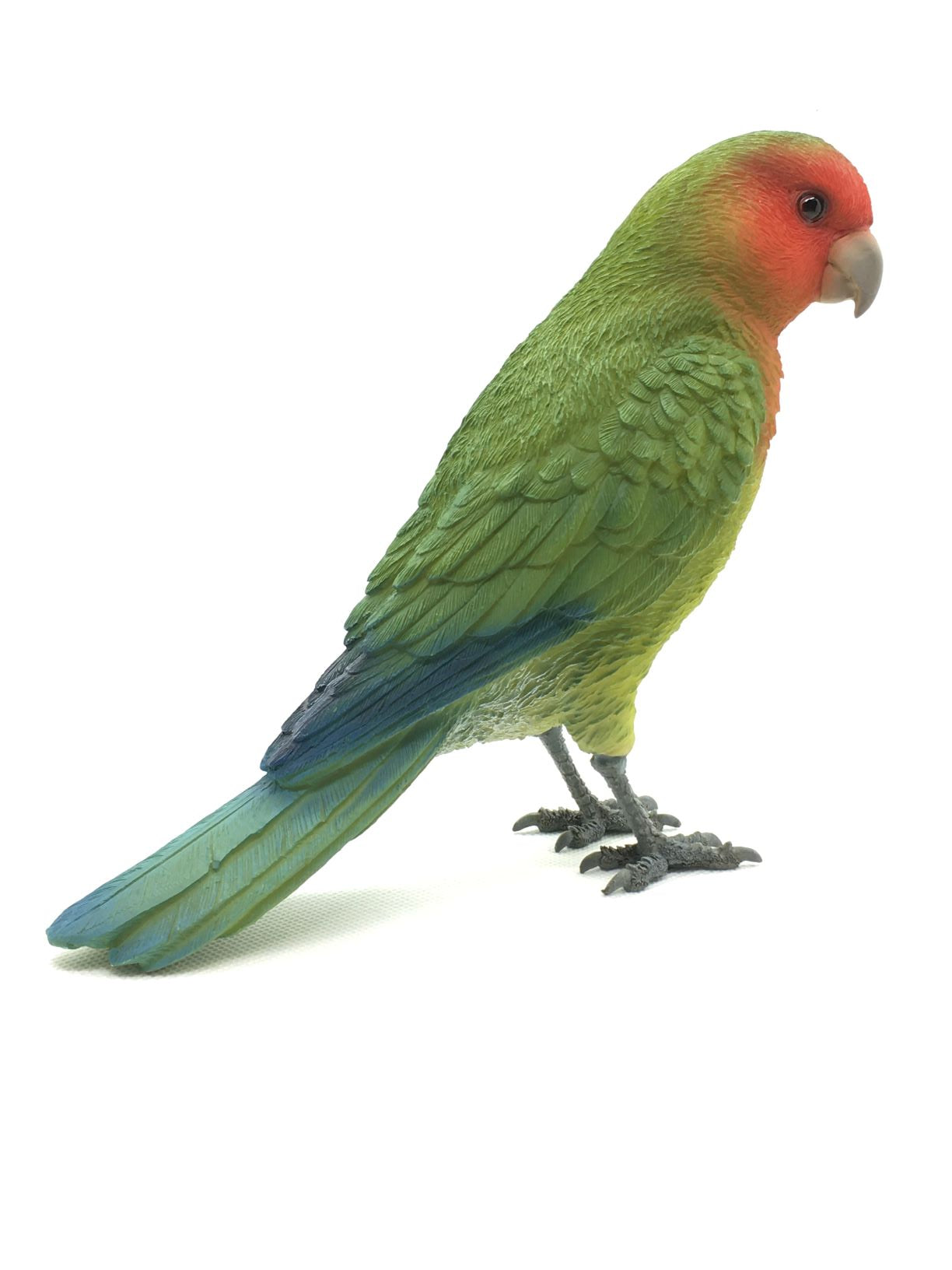 Pappagallo in resina decorata a mano. Dimensioni: cm 6 x 18 x 15 h