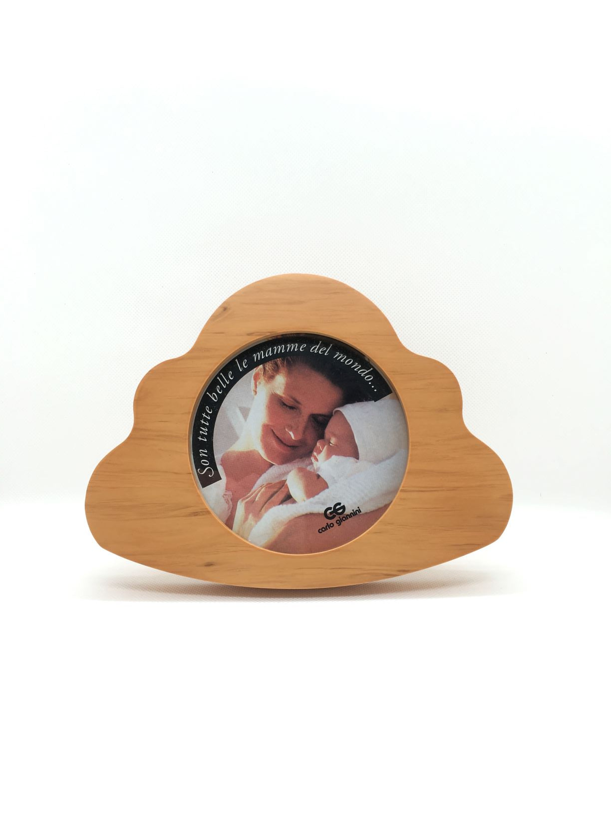 Porta foto in legno sagomato. Dimensioni: cm 18,5 x 14, 5 h (foto diametro cm 9,5)