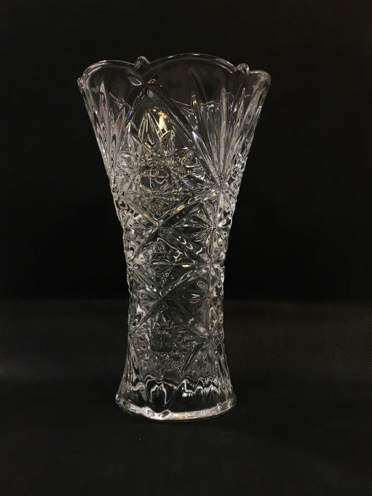 Vaso portafiori in vetro stampato effetto cristallo molato. Dimensioni: cm 14 x 25 h