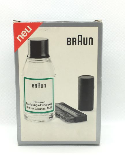 Set per la pulizia della testina radente dei rasoi Braun.La confezione contiene: 100 ml di alcool etilico e propilico 1 spazzola 1 contenitore con coperchio. In negozio e online su tuttochic.it