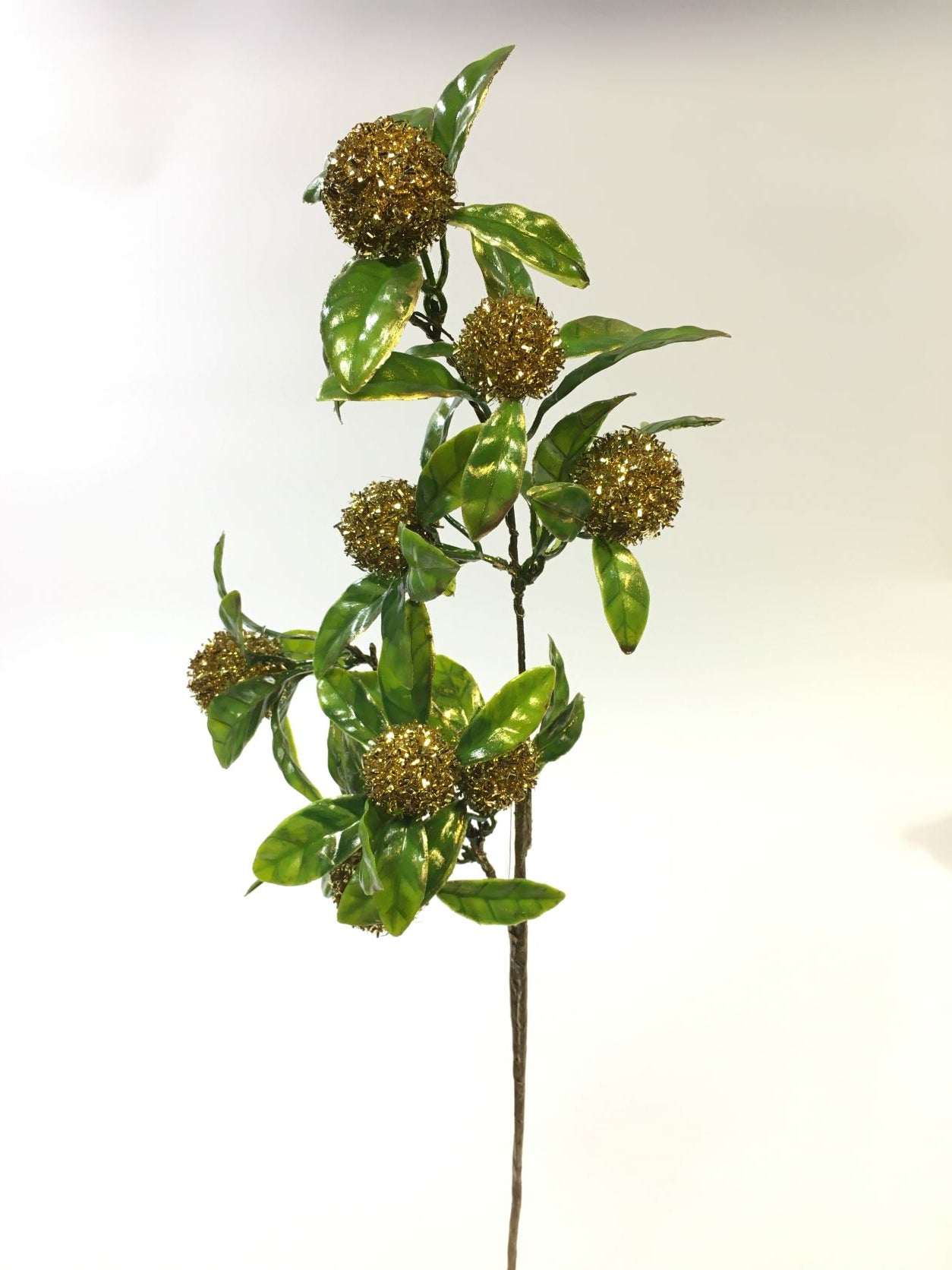 Ramo di Pom Pom Bella artificiale. Lunghezza cm 58 Inserito in una composizione di fiori, il rametto dà volume e un aspetto più raffinato. In negozio e online su tuttochic.it