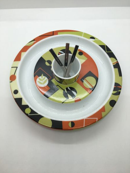 Ciotola in porcellana decorata da Marie Peppercorn nel 2004, Edizione Limitata, della collezione "Athena" di Ritzenhoff, ideale per servire olive o cubetti di formaggio (aperitivi) o come oggetto decorativo, come porta candela (t-light). Dimensioni: Ø cm 18,5x 3,5 h. In negozio e online su tuttochic.it