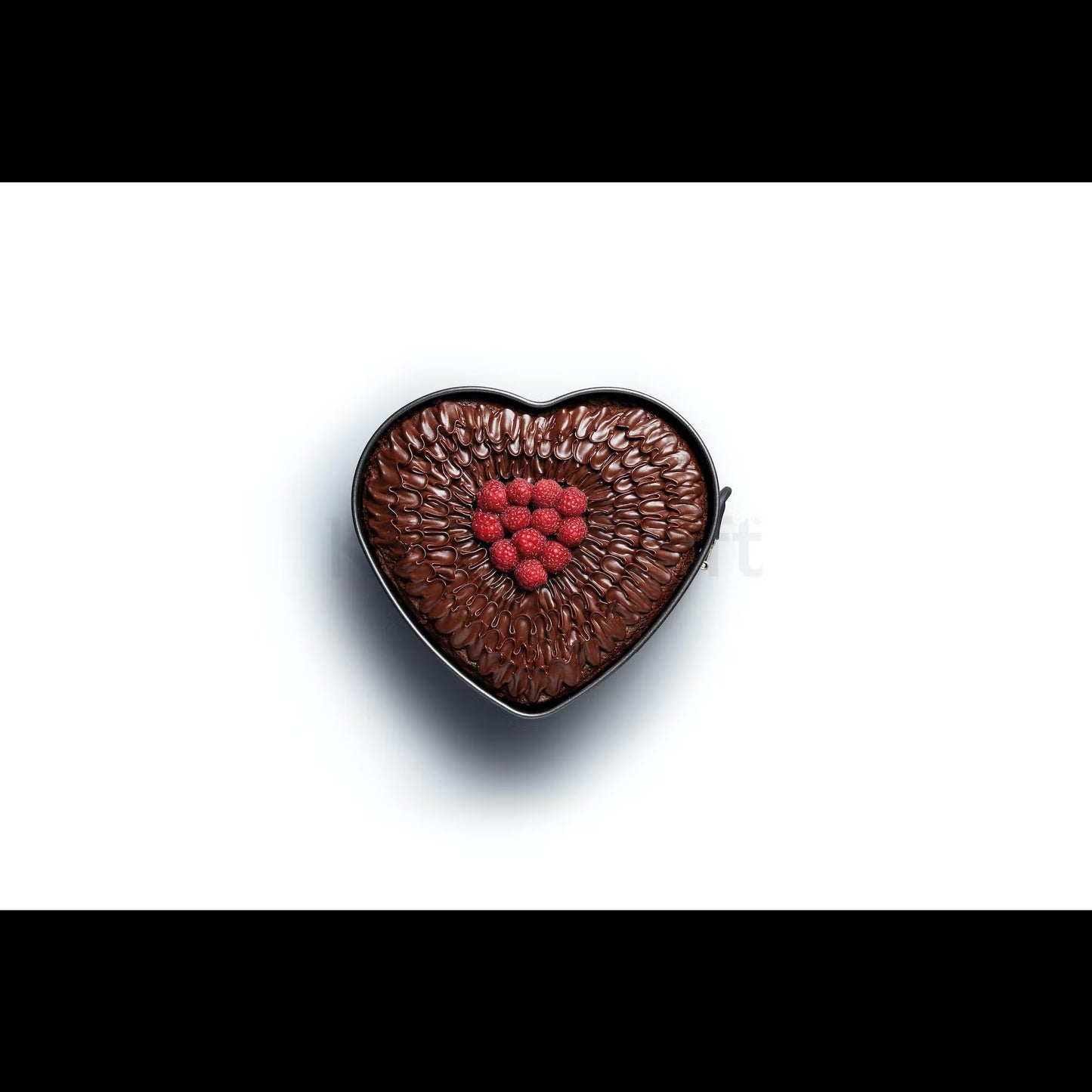 Stampo apribile per torte realizzato in acciaio da 1 mm con un doppio rivestimento antiaderente di alta qualità. Ideale per un dolce di San Valentino, per la festa della mamma o per torte di compleanno. Misura 21 x 23 x 7,5 cm Utilizzabile in forno, lavastoviglie, frigorifero. In negozio e online su tuttochic.it