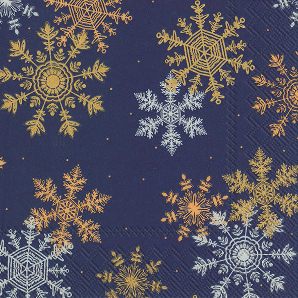 Confezione di 20 tovaglioli di carta a 3 veli decorati con cristalli di neve con fondo blu scuro. Dimensioni: cm 33 x 33. Made in Germany. In negozio e online su tuttochic.it
