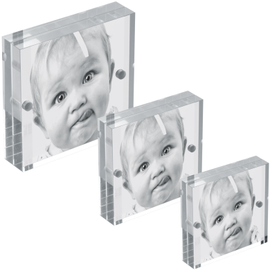 Portaritratti in acrilico trasparente con magneti. Doubleface. Spessore delle lastre di acrilico: 10+10mm, per i formati piu' grandi 12+12mm.