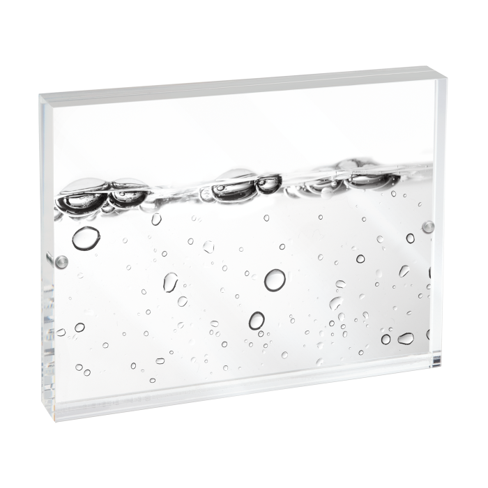 Portaritratti in acrilico trasparente con magneti. Doubleface. Spessore delle lastre di acrilico: 10+10mm, per i formati piu' grandi 12+12mm.
