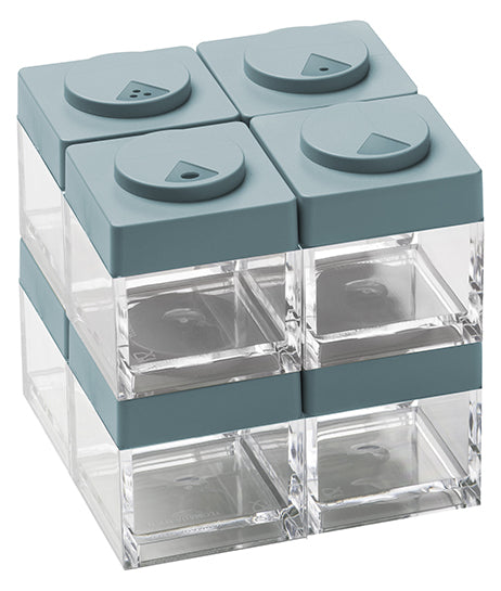 Portaspezie ermetico in acrilico trasparente con coperchio dosatore in stile Lego, assemblabili e modulabili. Utilizzabili in cucina e a tavola, lavabili in lavastoviglie, idonei al contatto alimentare. Dimensione: cm. 5 x 5 x h 5,5 Capacità: cl. 10 Colore: azzurro polvere Made in Italy