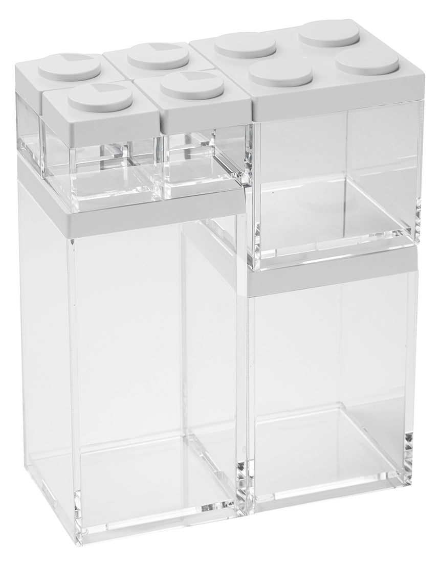 Barattolo contenitore ermetico in acrilico trasparente con coperchio in stile Lego, assemblabili e modulabili. Utilizzabili non solo in cucina, lavabili in lavastoviglie, idonei al contatto alimentare. Dimensione: cm.10 x 10 x h 20,5 Capacità: lt.1,5 Colore: bianco Made in Italy