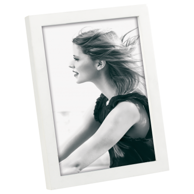 Portaritratti in legno laccato opaco. Da appoggio e da parete. Orientabile in senso orizzontale e verticale. Dimensioni: esterne cm 21,5 x 32 (foto 20x30). In negozio e online su tuttochic.it