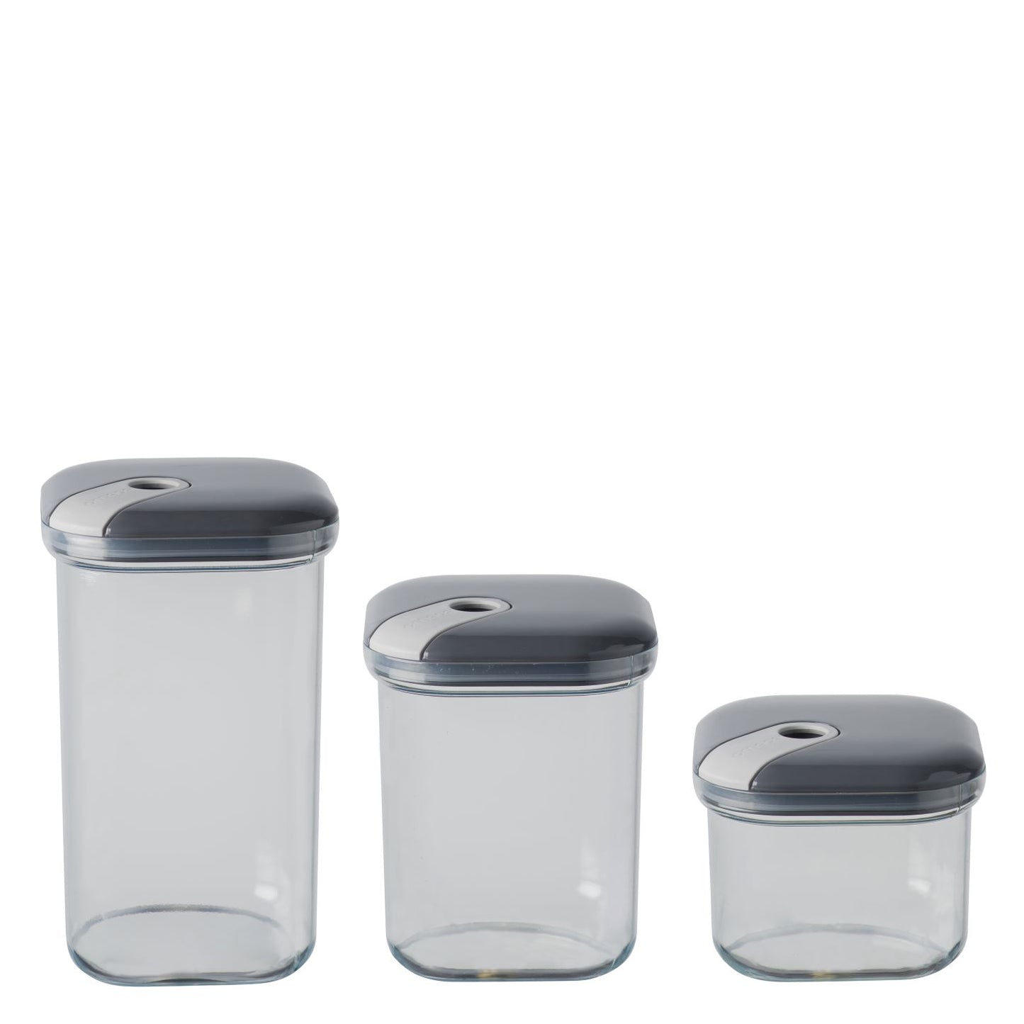Set di 3 barattoli ermetici quadrati in plastica trasparente per alimenti con coperchio di colore antracite. Tre diverse capacità per conservare alimenti secchi e godere di una dispensa sempre in ordine e colorata. Lavabile in lavastoviglie max 55° Made in Italy. In negozio e online su tuttochic.it