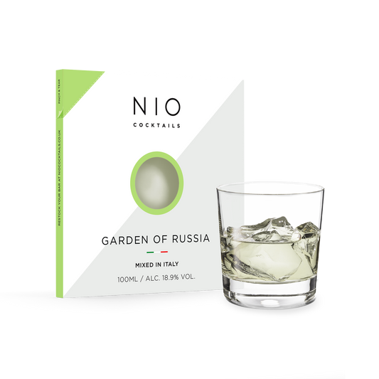 Cocktail Garden of Russia Una versione insolita, fresca e fragrante della Vodka Sour con un tocco di fiori di sambuco. I cocktail NIO sono creati su ricetta di Patrick Pistolesi, miscelati artigianalmente in Italia e confezionati in packaging di design 100% riciclabile. In negozio e online su tuttochic.it