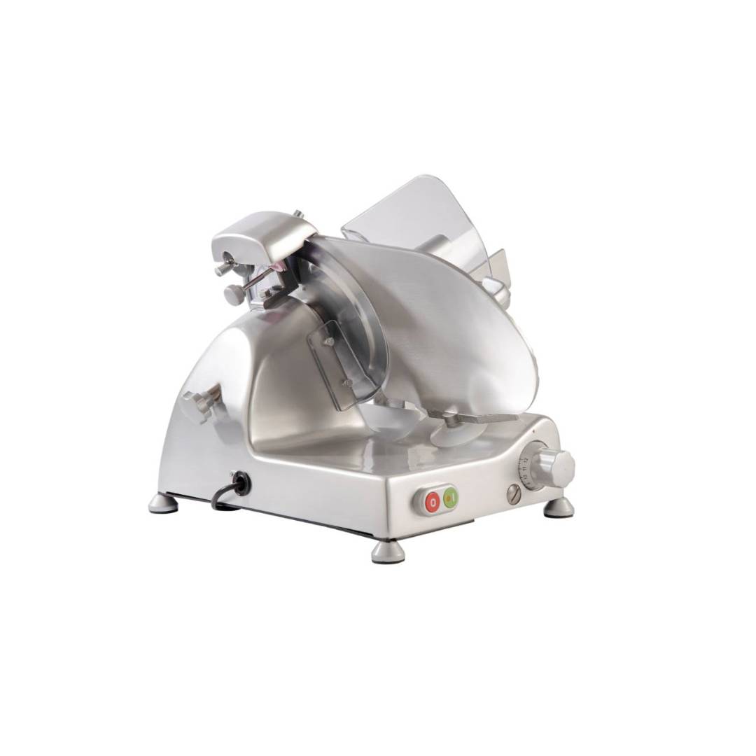 Pur essendo di dimensioni ridotte, adatte ad un uso casalingo, l’affettatrice FAC ha i vantaggi e l’accuratezza di costruzione delle affettatrici professionali. Costruita in lega di alluminio trattata anodicamente, facile da pulire. Dimensioni: cm 40 x 58 x 34 h Peso: Kg 14. In negozio e online su tuttochic.it