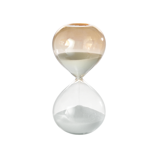 Clessidra in vetro bicolore (trasparente/ambrato) e sabbia bianca con durata di 10 minuti. Dimensioni: cm Ø 6,5 x 13 h. In negozio e online su tuttochic.it
