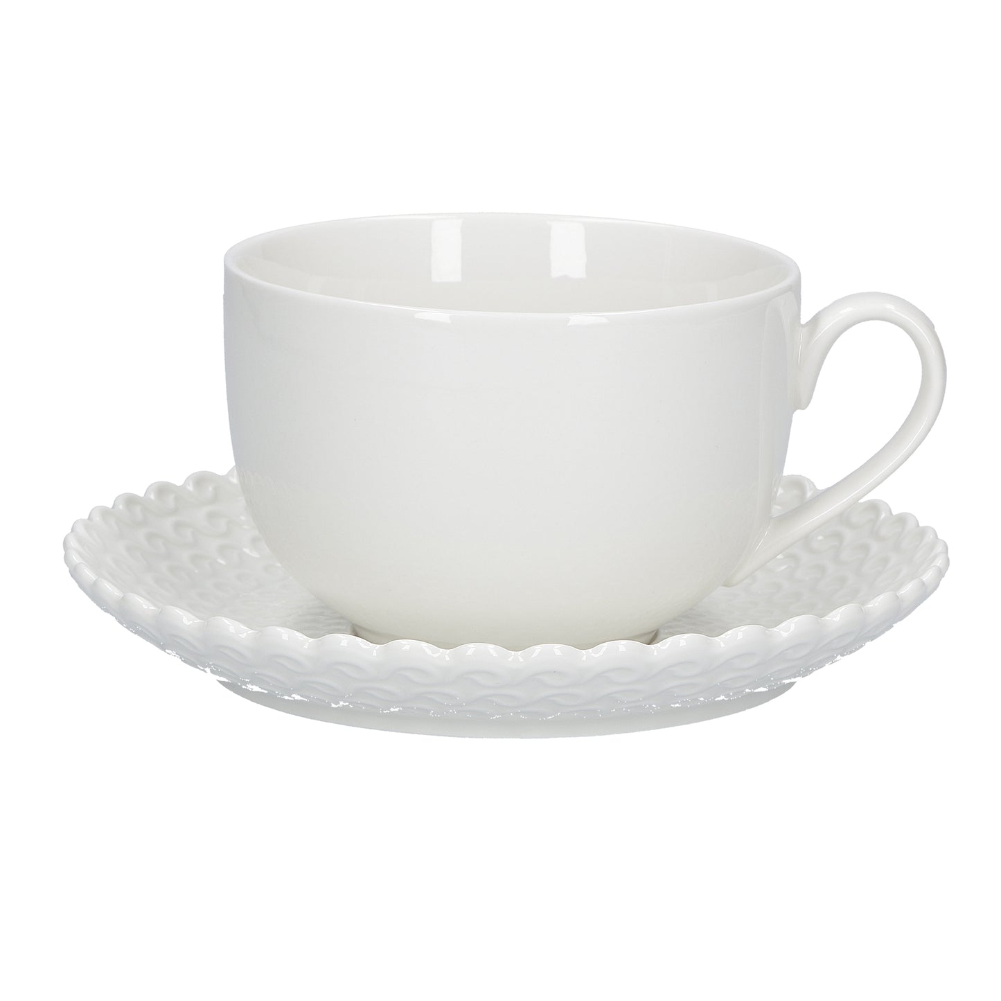 Tazza colazione con piattino in porcellana bianca. Dimensioni: 450 cc; Ø 11 Bordi smerlati su piatti, vassoi, piattini, bowl della linea Momenti, per dare un tocco di eleganza ad ogni apparecchiatura. Utilizzabile in forno a microonde Lavabile in lavastoviglie. In negozio e online su tuttochic.it