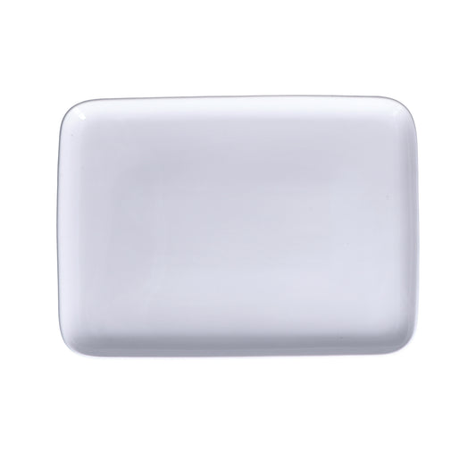 Piatto rettangolare piano in porcellana bianca. Linea Essenziale New Age Quando il design incontra il food, la linearità diventa la massima espressione dell’eleganza in tavola. Dimensioni: cm 30 X 22 X 2,1 h. Utilizzabile in forno a microonde e tradizionale Lavabile in lavastoviglie. In negozio e online su tuttochic.it