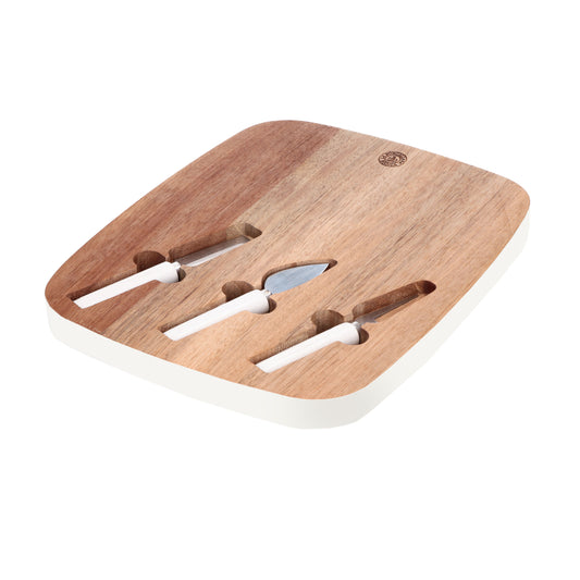 Tagliere in legno smaltato con 3 coltelli da formaggio. Dimensioni: cm 35,6 x 27,9 x 2,5 Collezione Libeccio Un set di accessori intramontabili in legno smaltato. Immancabili in credenza e preziosi sulla tavola, per servire in puro stile La Porcellana Bianca. Lavare a mano. In negozio e online su tuttochic.it