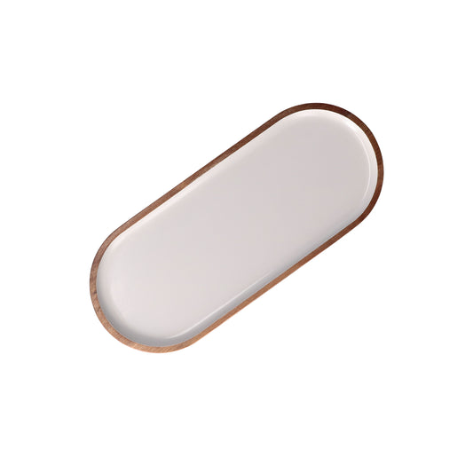 Vassoio ovale in legno laccato. Dimensioni: cm 35,6 x 15,2 x 1,9 Collezione Libeccio Un set di accessori intramontabili in legno smaltato, da collezionare uno dopo l'altro. Immancabili in credenza e preziosi sulla tavola, per servire in puro stile La Porcellana Bianca. Lavare a mano. In negozio e online su tuttochic.it